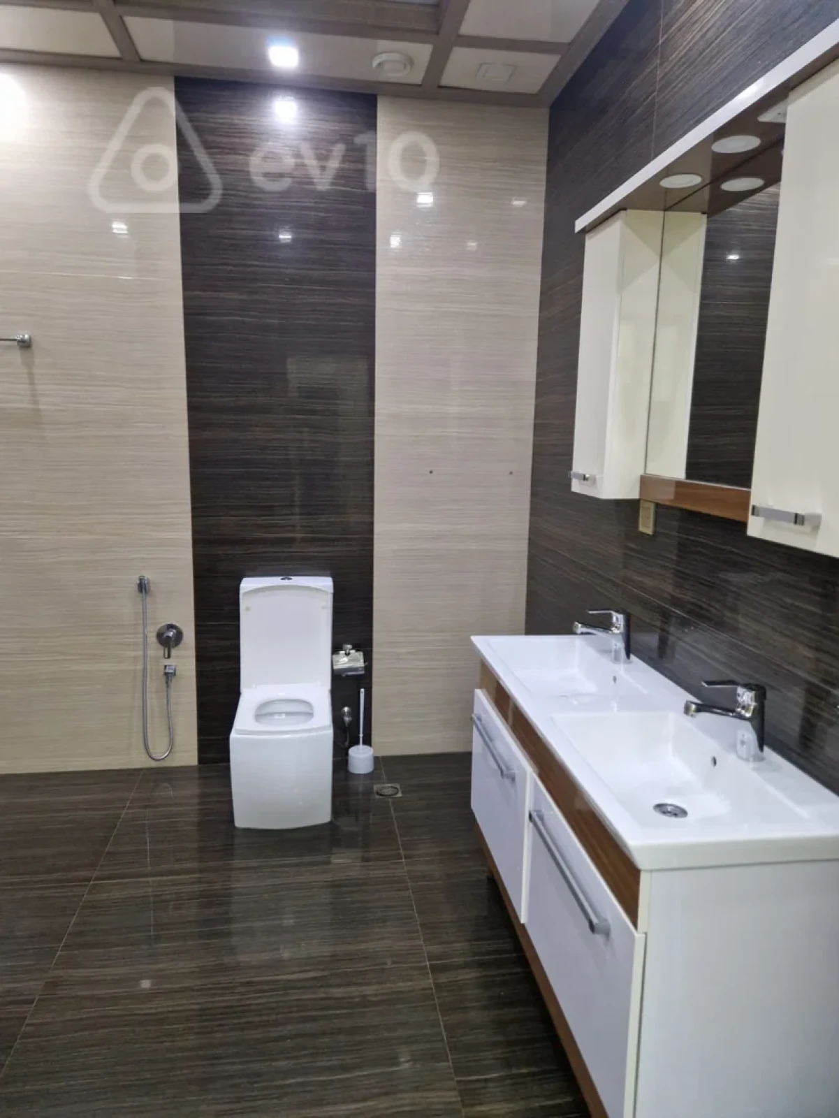 Kirayə verilir 4 otaqlı yeni tikili 180 m²