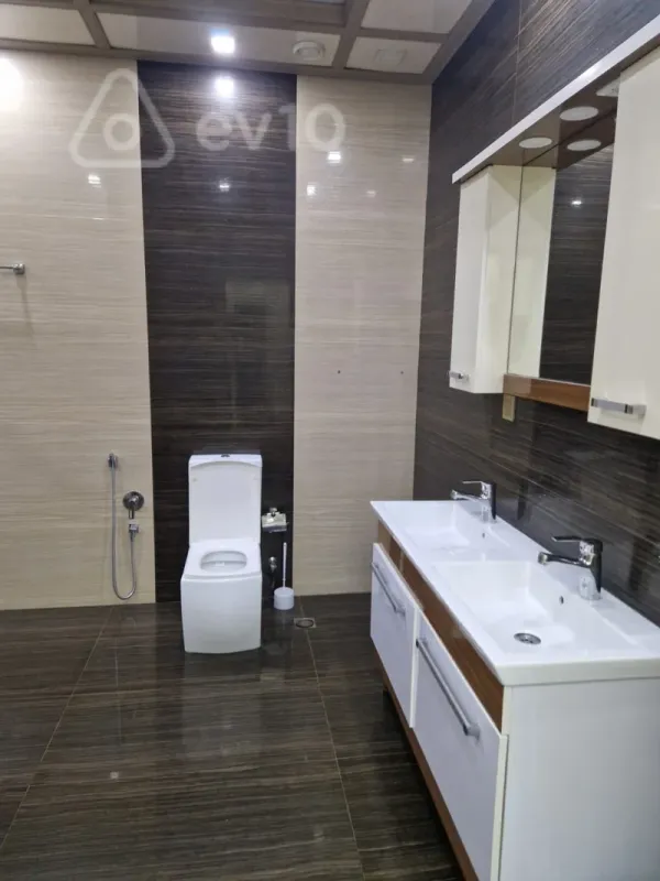Kirayə verilir 4 otaqlı yeni tikili 180 m²