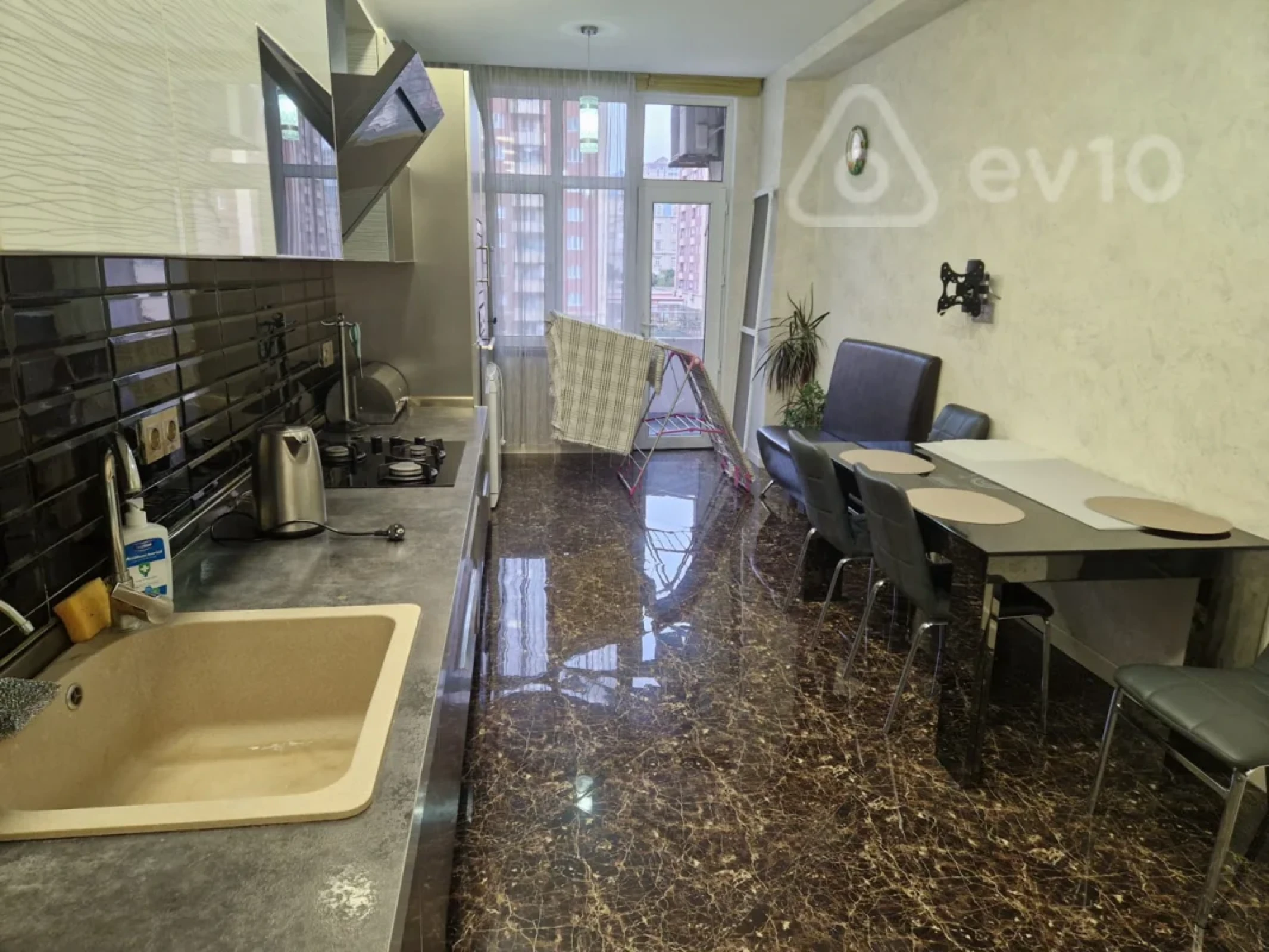 Kirayə verilir 4 otaqlı yeni tikili 180 m²