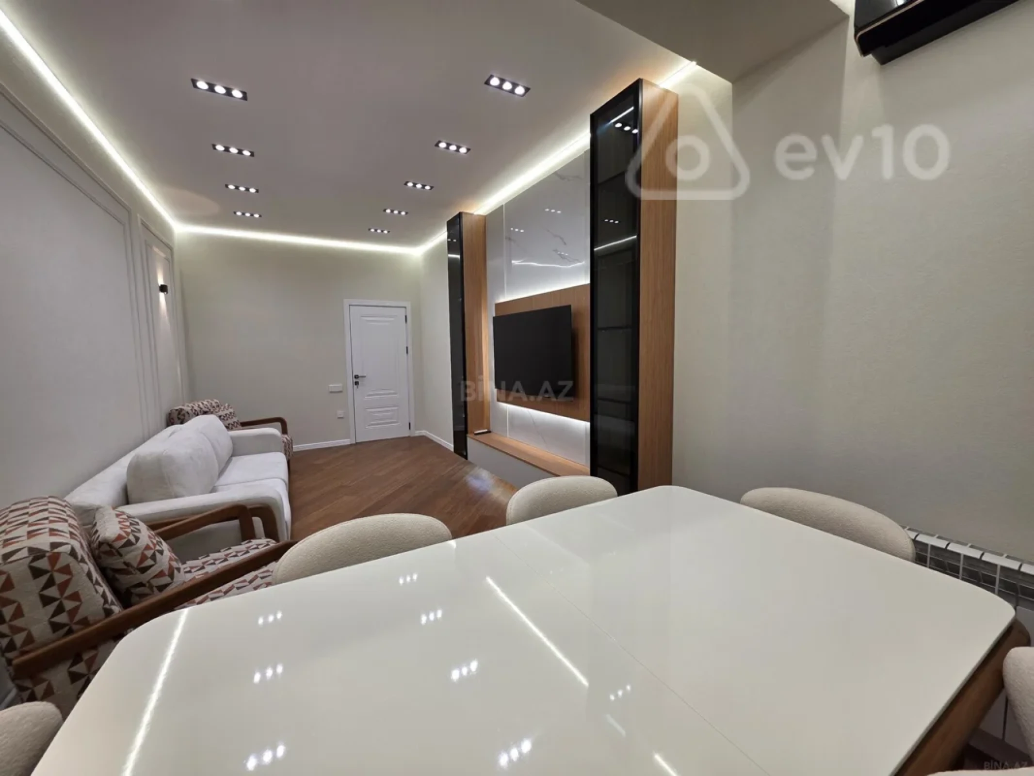 Kirayə verilir 2 otaqlı yeni tikili 70 m²