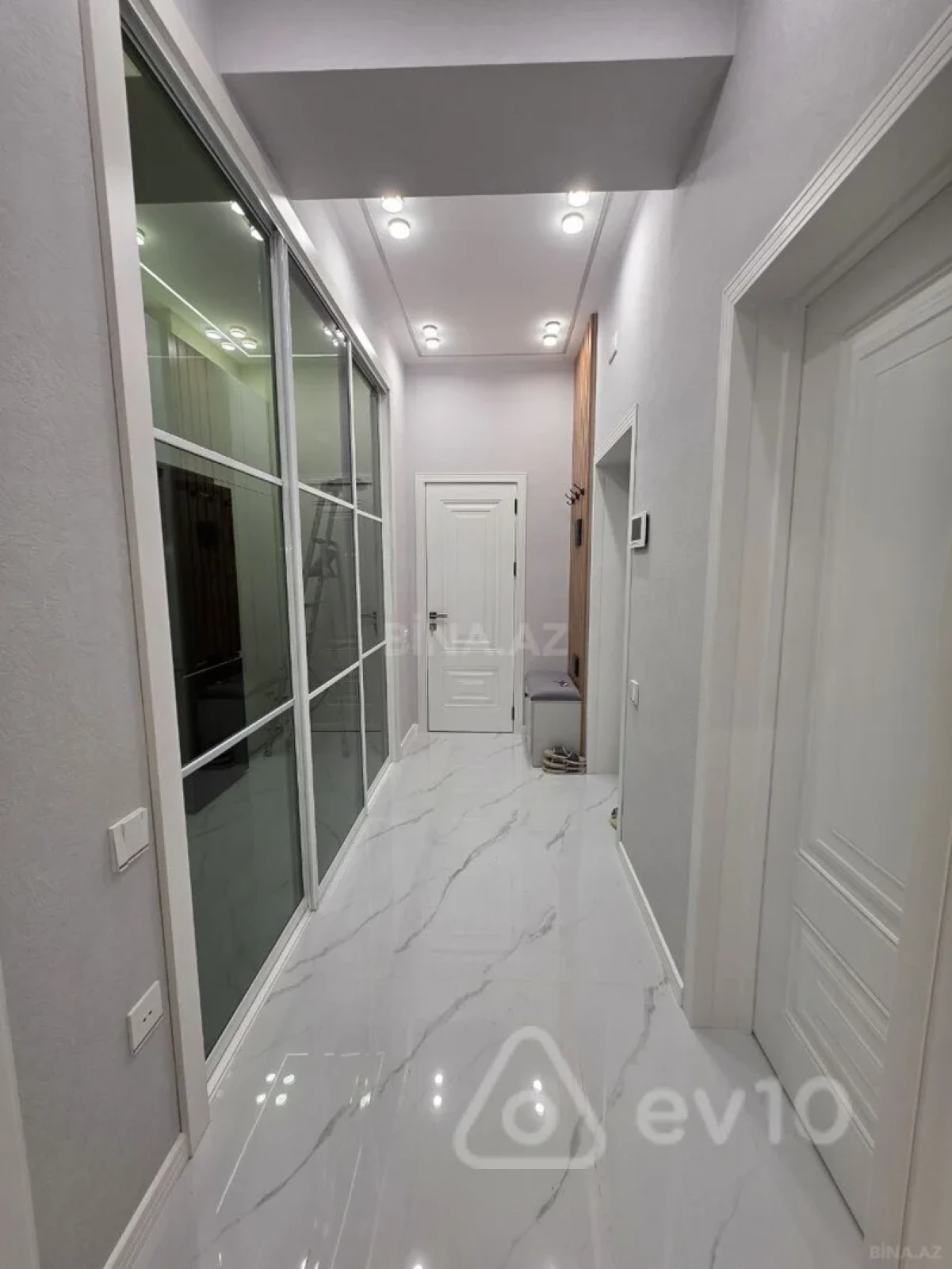 Kirayə verilir 2 otaqlı yeni tikili 70 m²