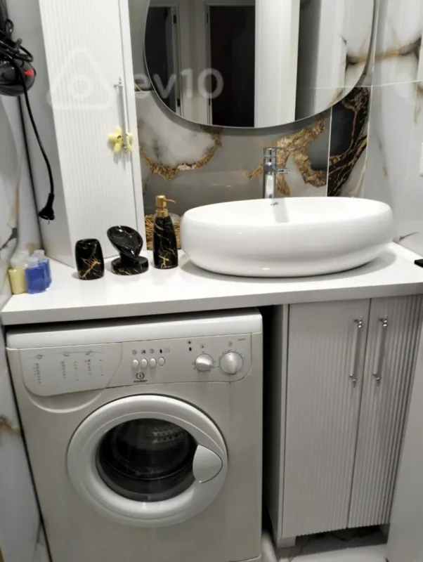 Kirayə verilir 3 otaqlı köhnə tikili 80 m²