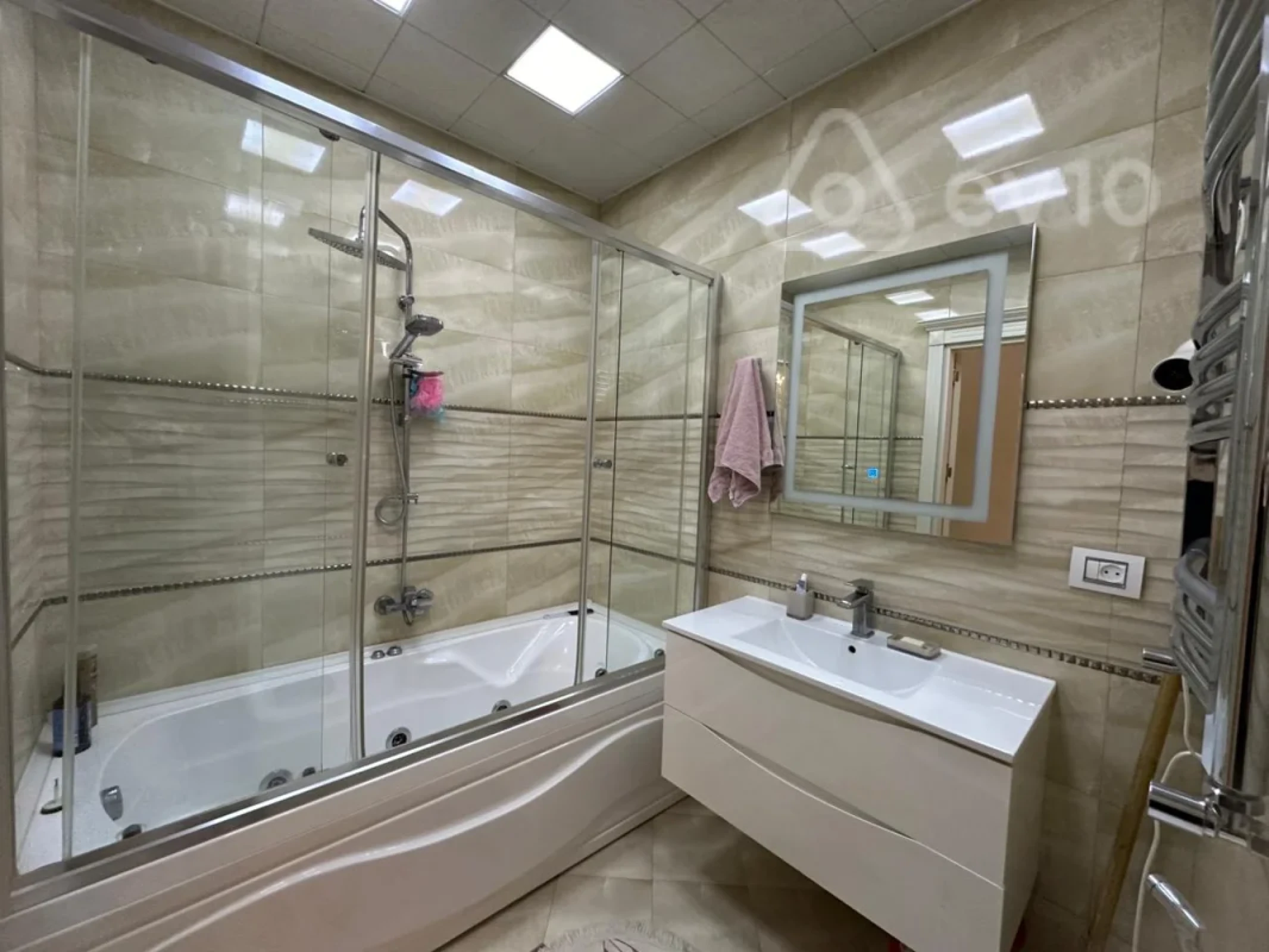 Kirayə verilir 3 otaqlı yeni tikili 170 m²