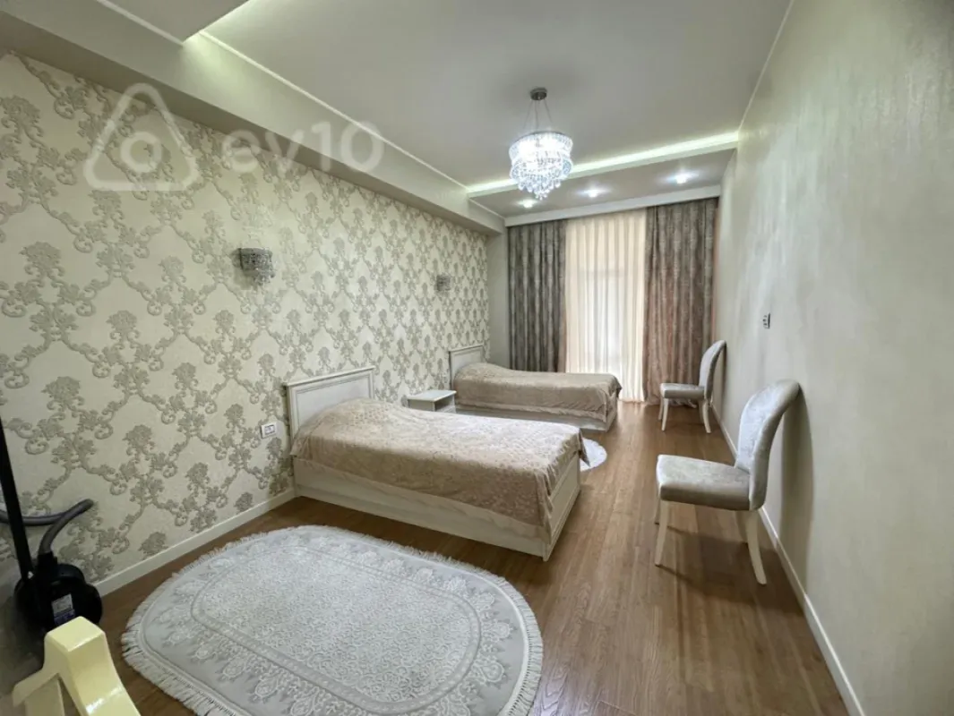 Kirayə verilir 3 otaqlı yeni tikili 170 m²