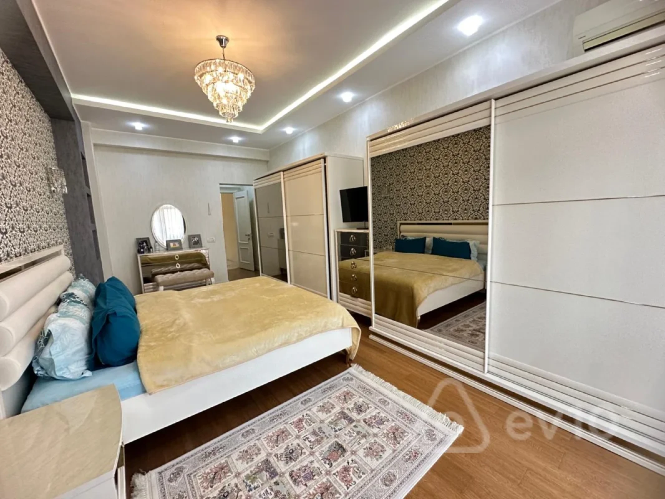 Kirayə verilir 3 otaqlı yeni tikili 170 m²