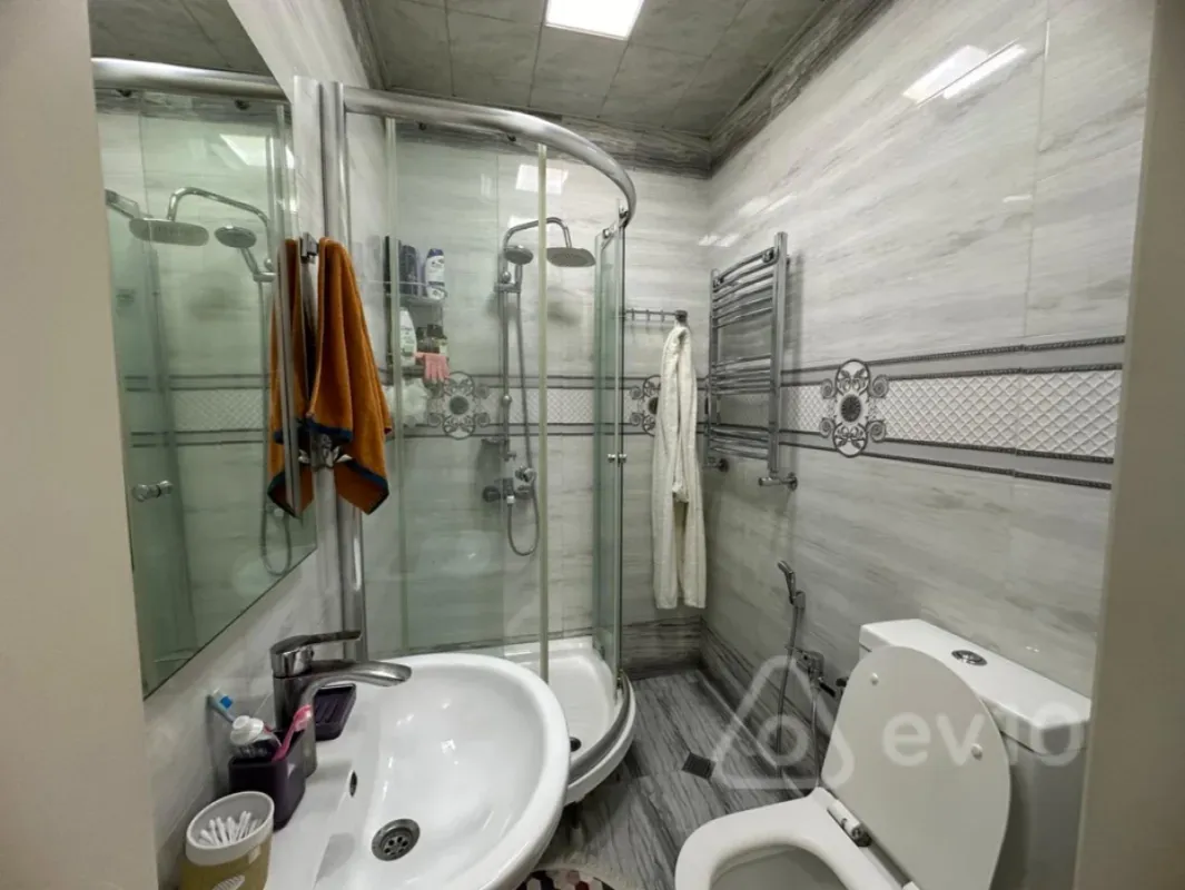 Kirayə verilir 3 otaqlı yeni tikili 170 m²