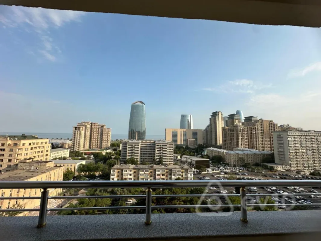 Kirayə verilir 3 otaqlı yeni tikili 170 m²