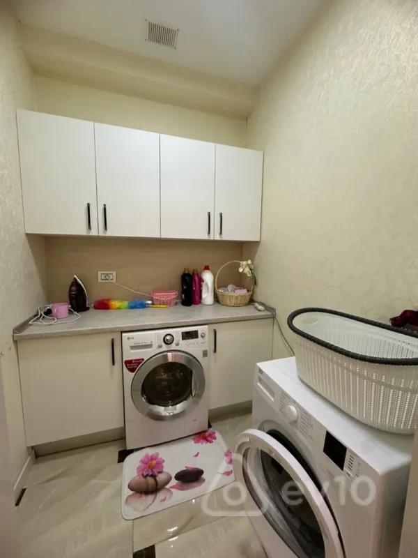 Kirayə verilir 3 otaqlı yeni tikili 170 m²