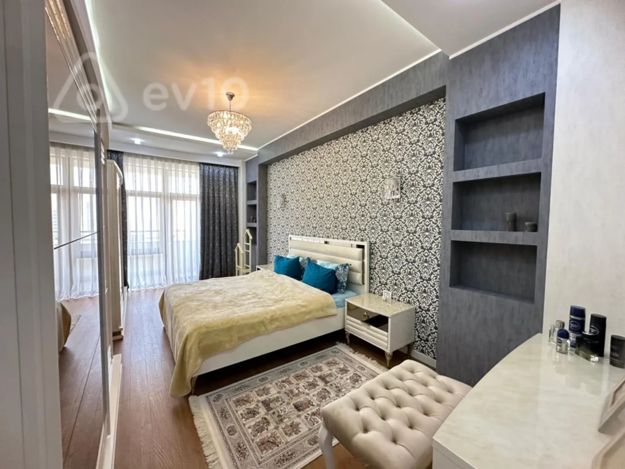Kirayə verilir 3 otaqlı yeni tikili 170 m²