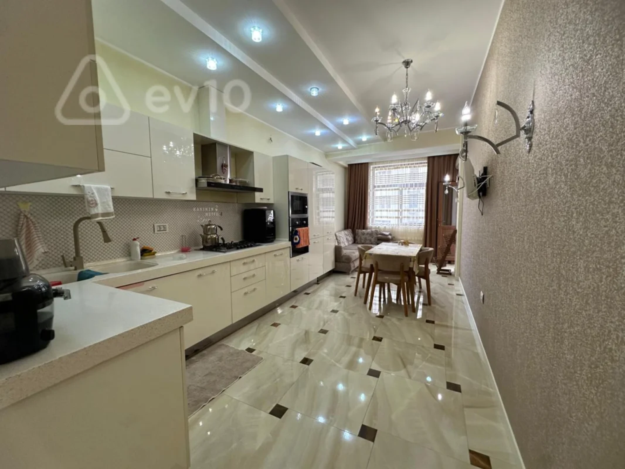 Kirayə verilir 3 otaqlı yeni tikili 170 m²