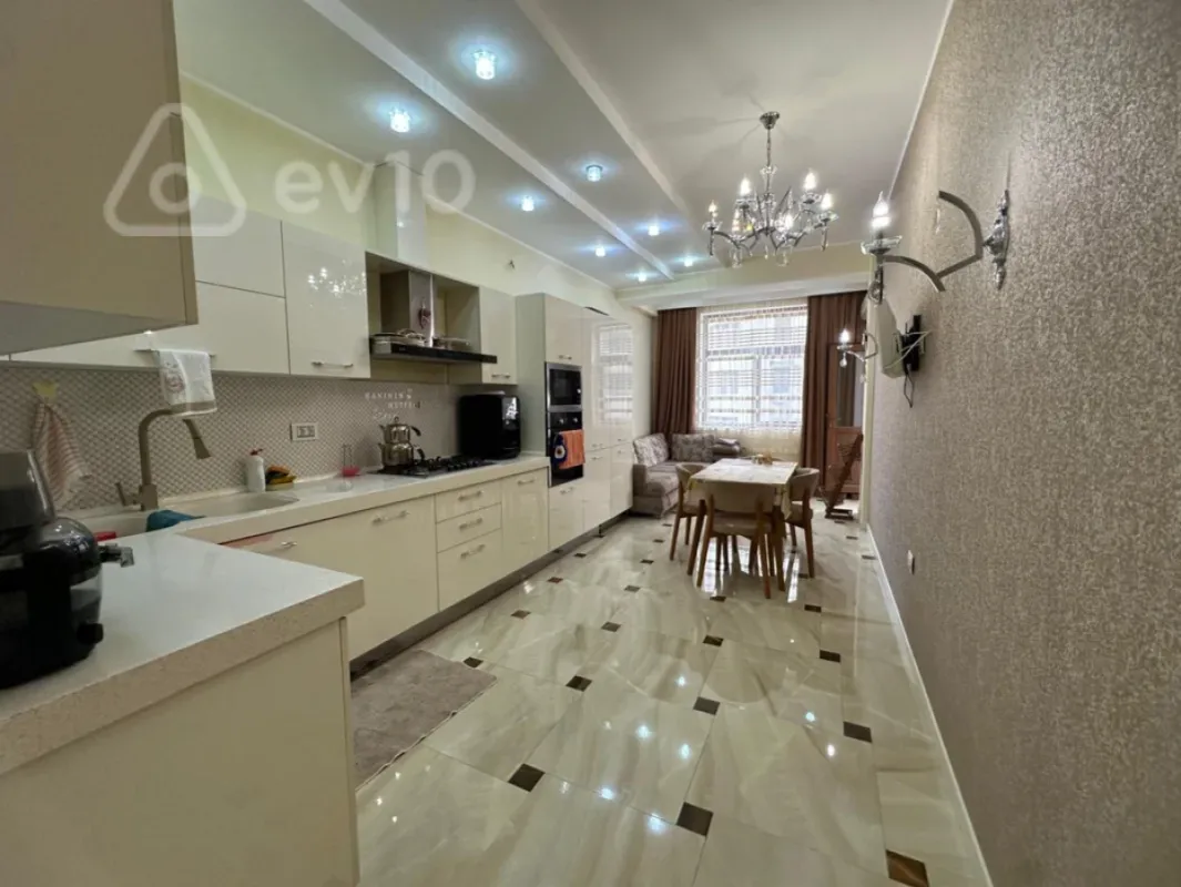 Kirayə verilir 3 otaqlı yeni tikili 170 m²