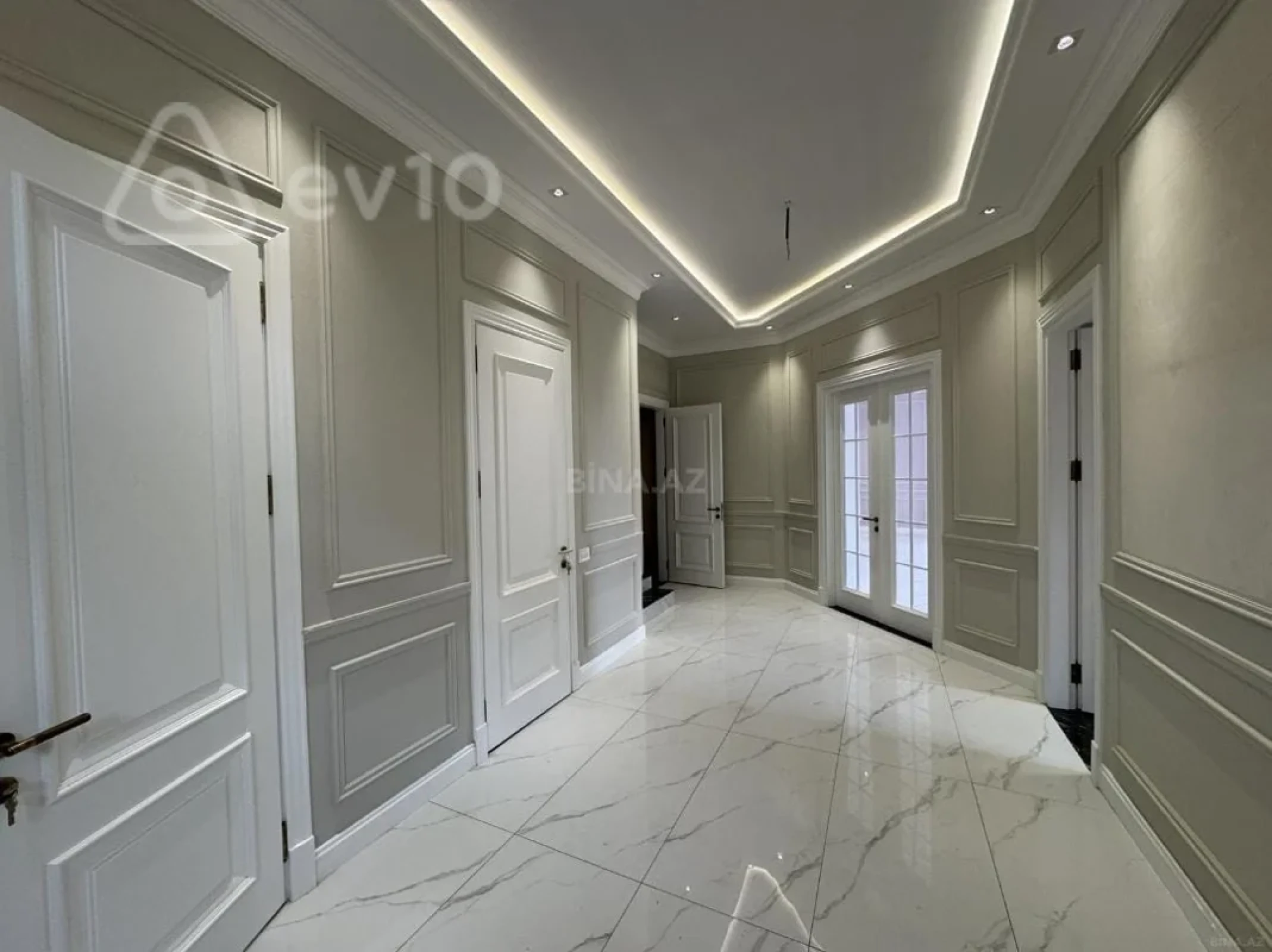 Satılır 8 otaqlı həyət evi 369.6 m²