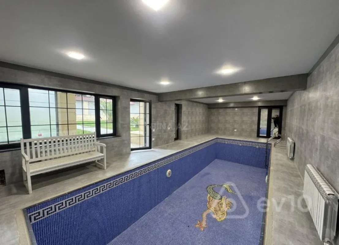 Satılır 8 otaqlı həyət evi 369.6 m²