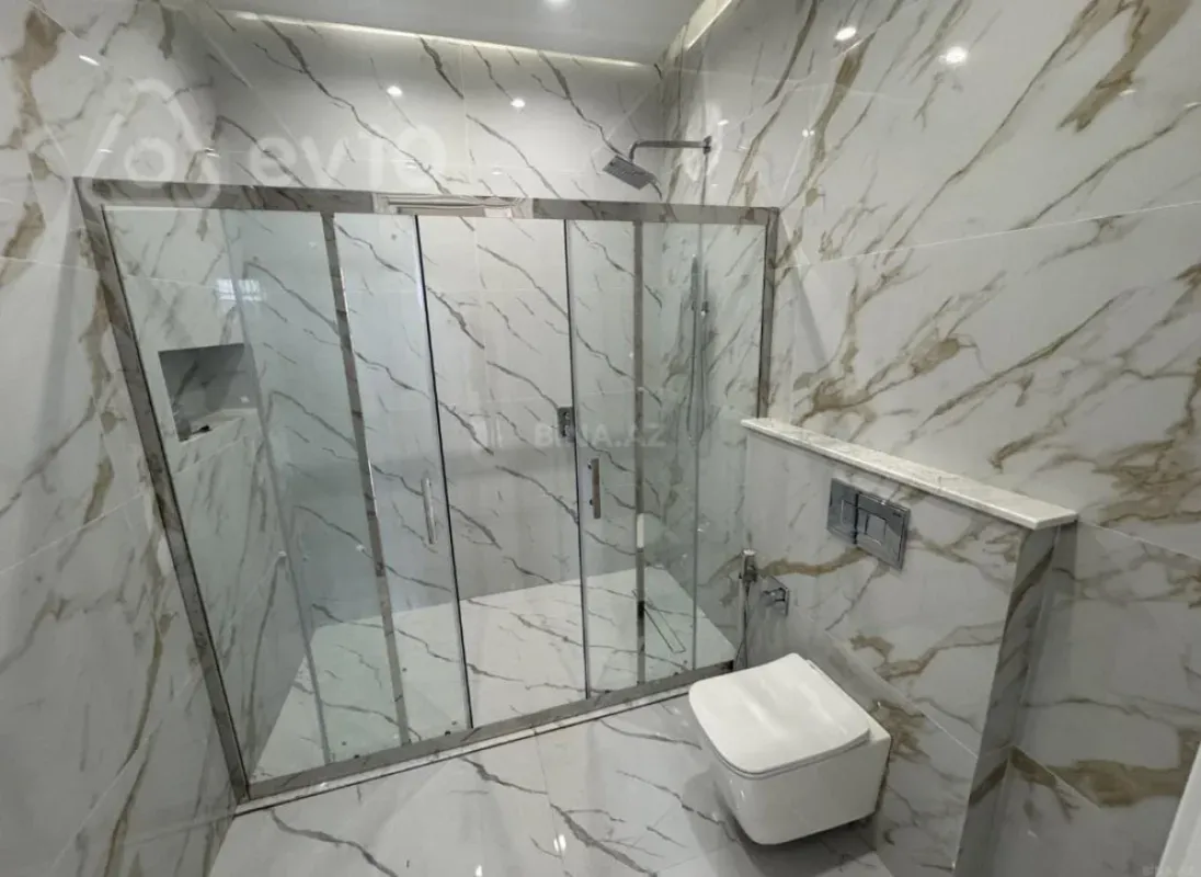 Satılır 8 otaqlı həyət evi 369.6 m²