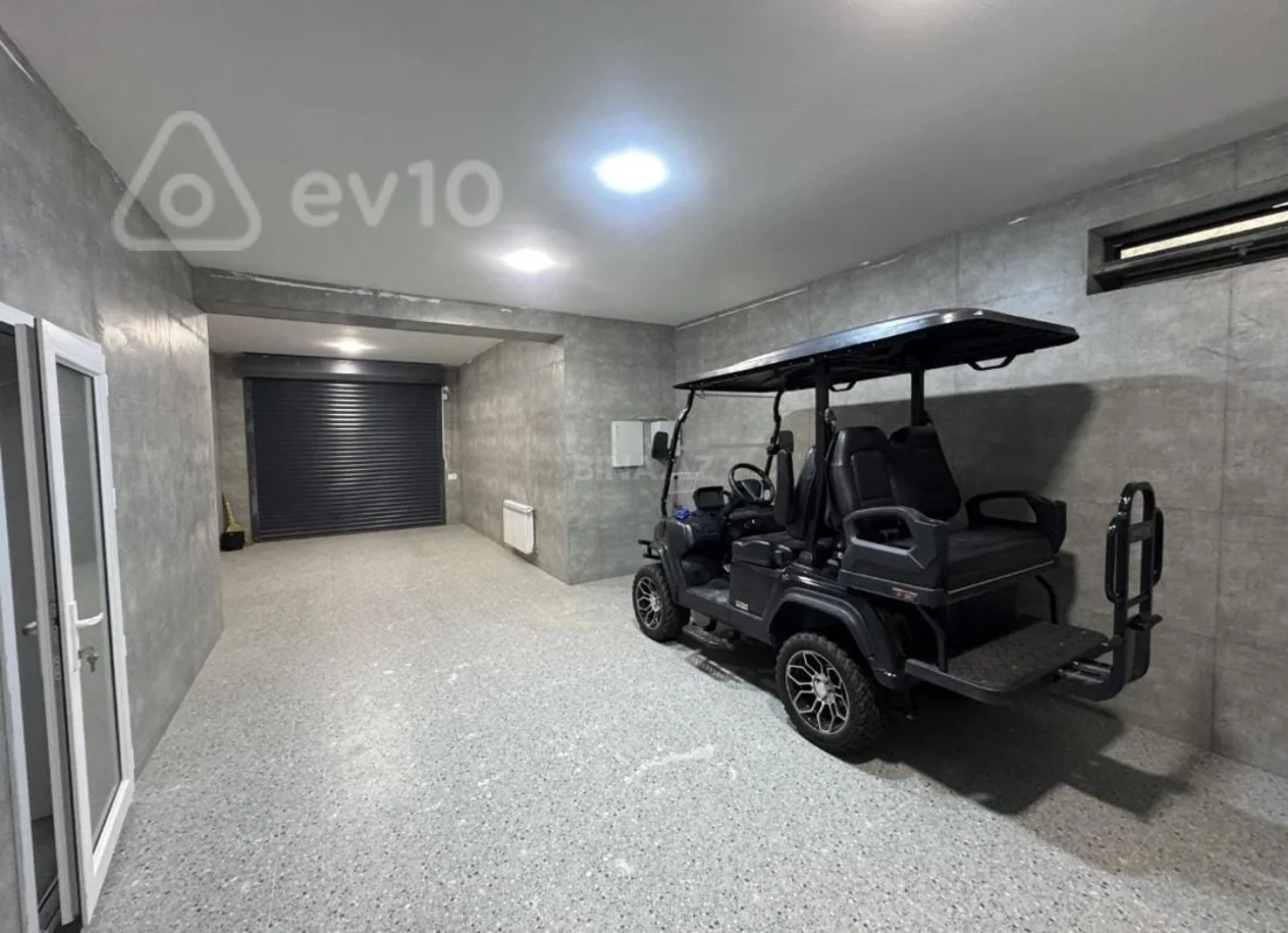 Satılır 8 otaqlı həyət evi 369.6 m²