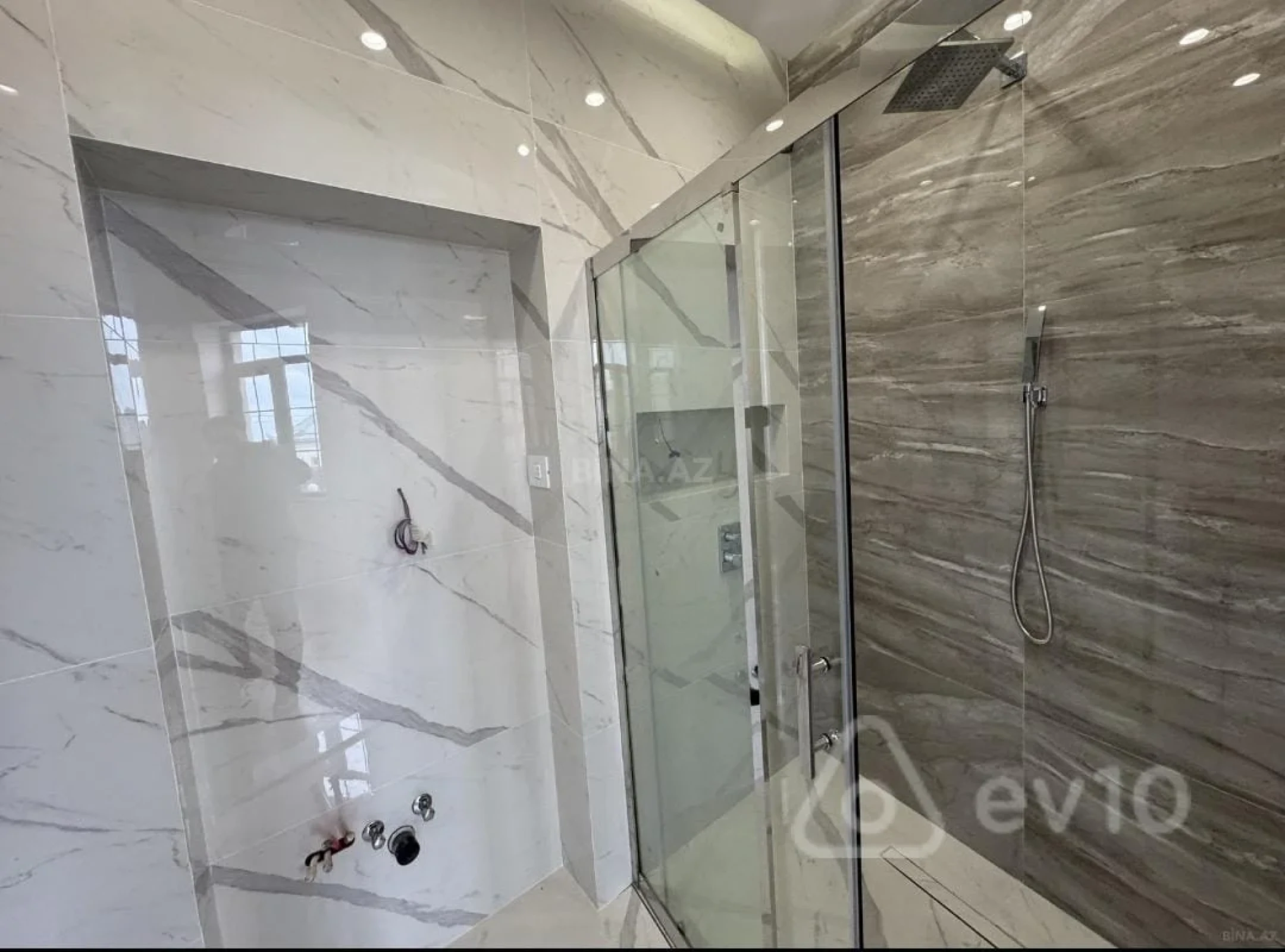 Satılır 8 otaqlı həyət evi 369.6 m²