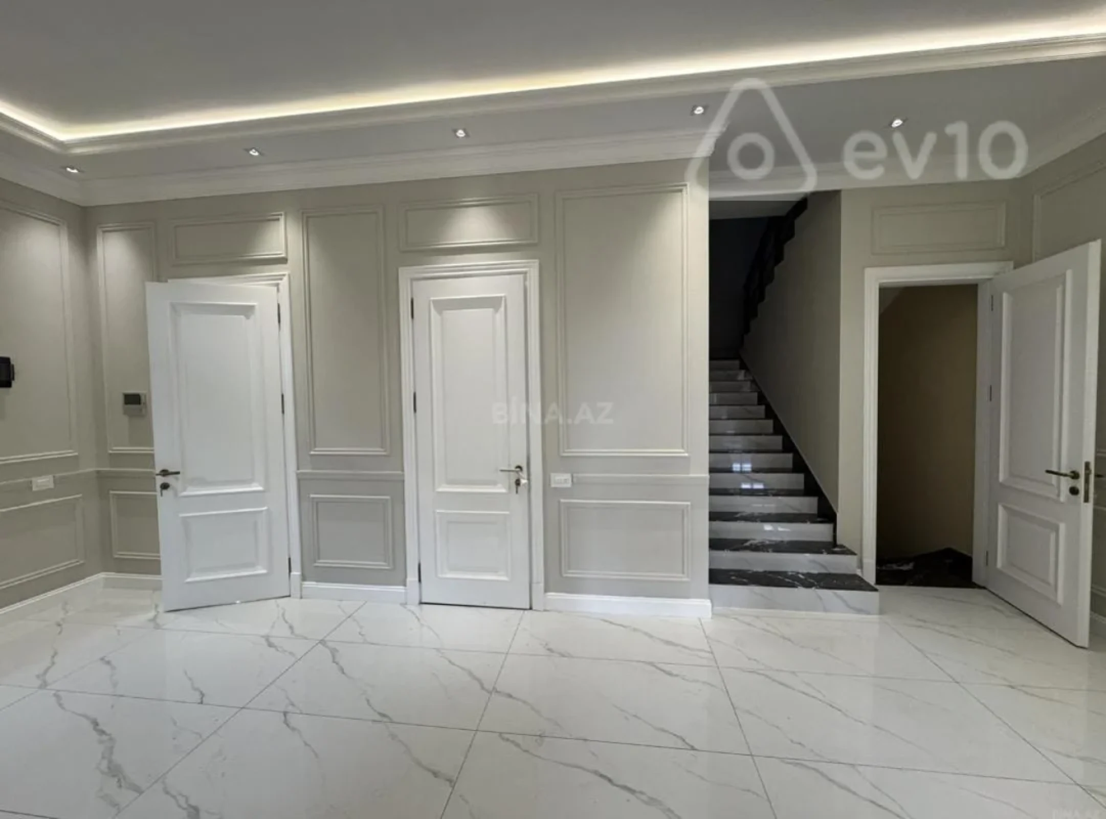 Satılır 8 otaqlı həyət evi 369.6 m²