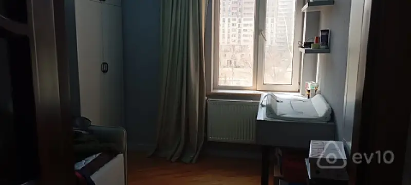 Kirayə verilir 3 otaqlı köhnə tikili 90 m²