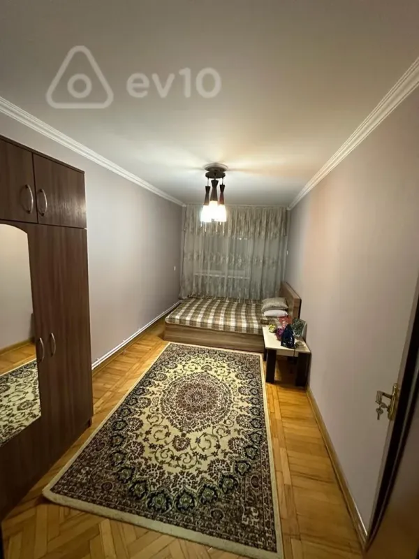 Kirayə verilir 2 otaqlı köhnə tikili 60 m²