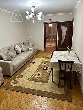 Kirayə verilir 2 otaqlı köhnə tikili 60 m²