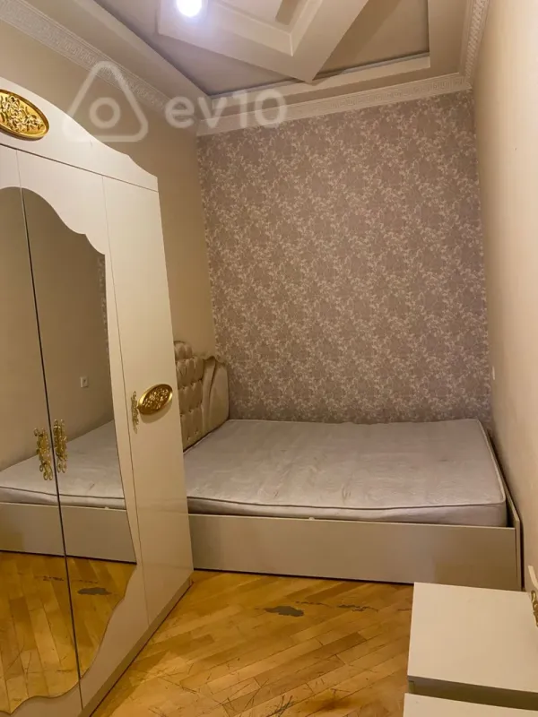 Kirayə verilir 2 otaqlı köhnə tikili 40 m²