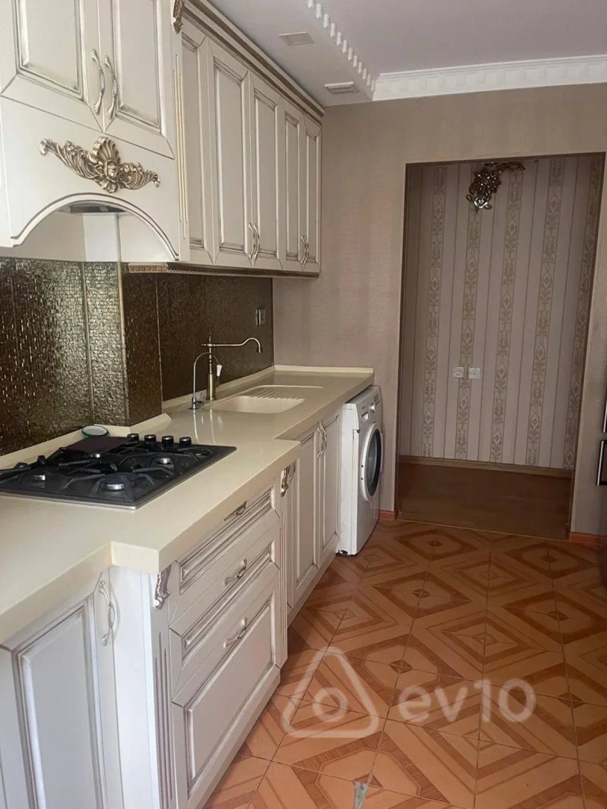 Kirayə verilir 3 otaqlı köhnə tikili 105 m²