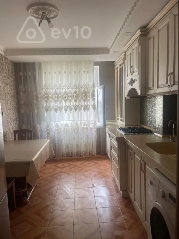 Kirayə verilir 3 otaqlı köhnə tikili 105 m²