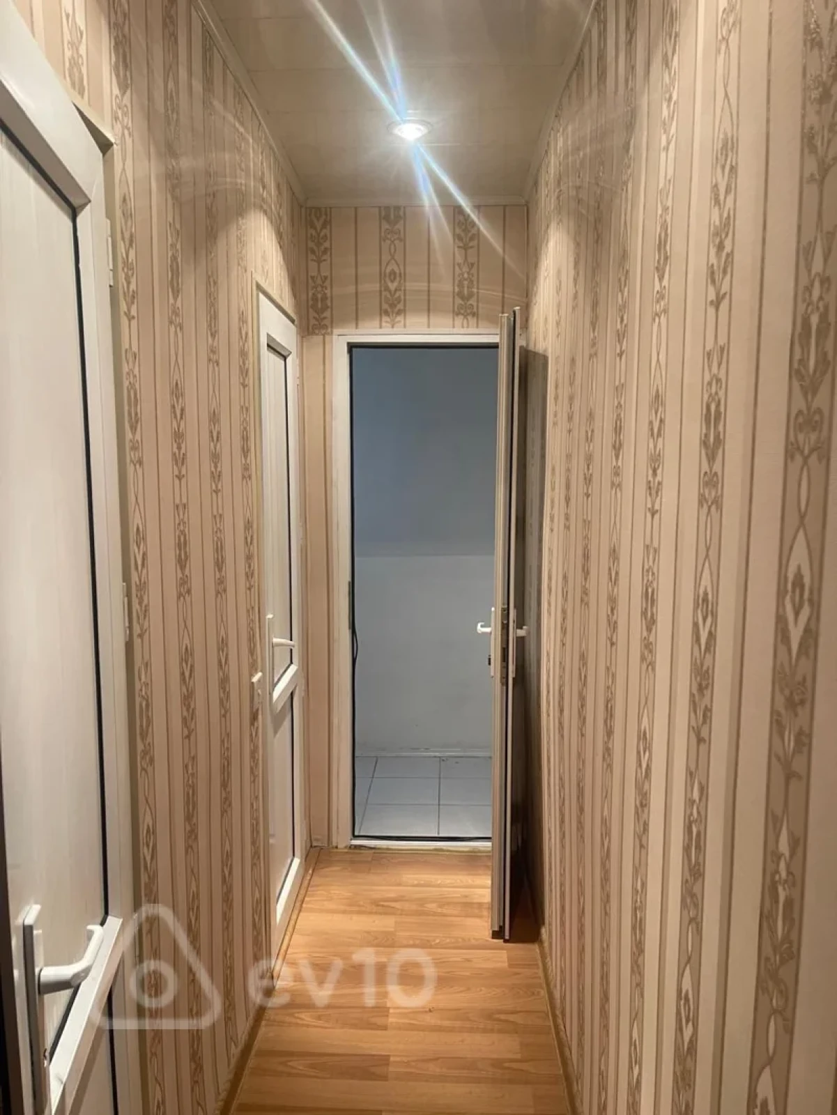 Kirayə verilir 3 otaqlı köhnə tikili 105 m²