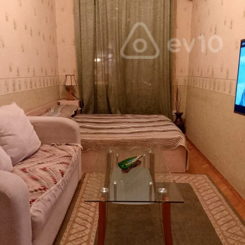 Kirayə verilir 1 otaqlı köhnə tikili 60 m²