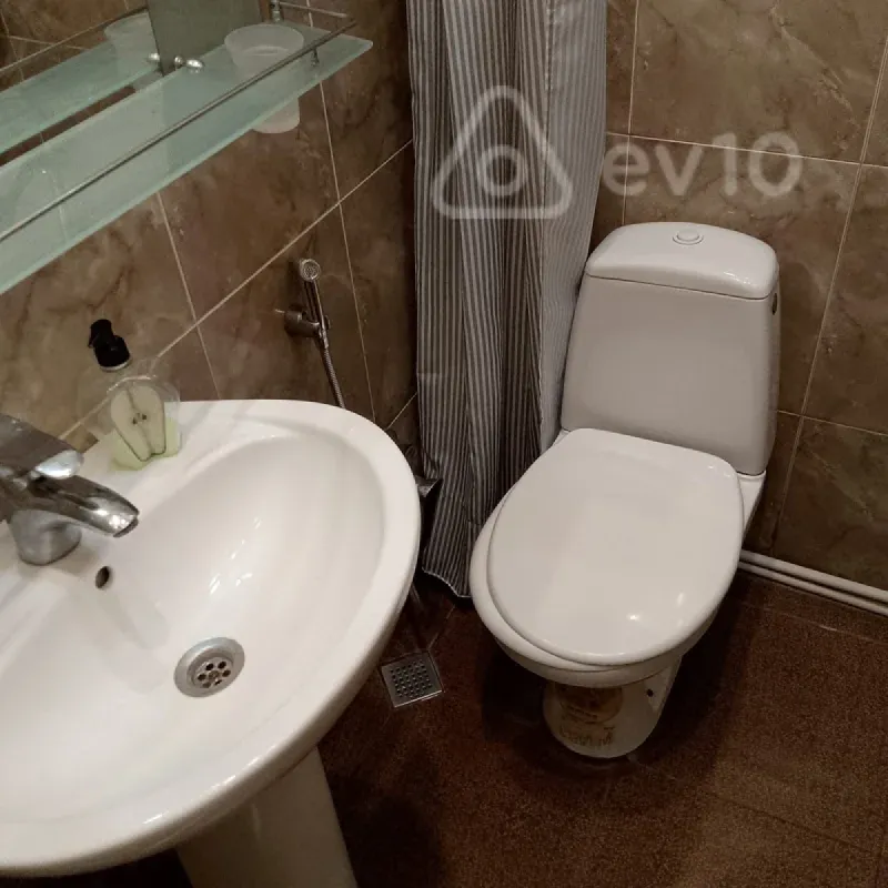 Kirayə verilir 1 otaqlı köhnə tikili 60 m²