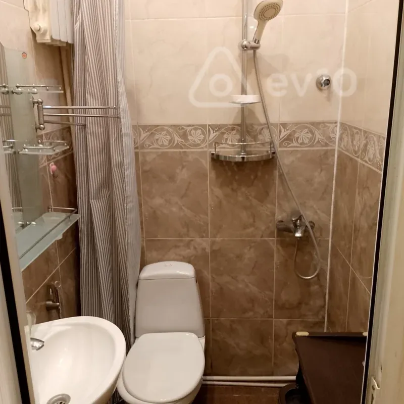 Kirayə verilir 1 otaqlı köhnə tikili 60 m²