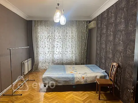 Kirayə verilir 3 otaqlı köhnə tikili 130 m²