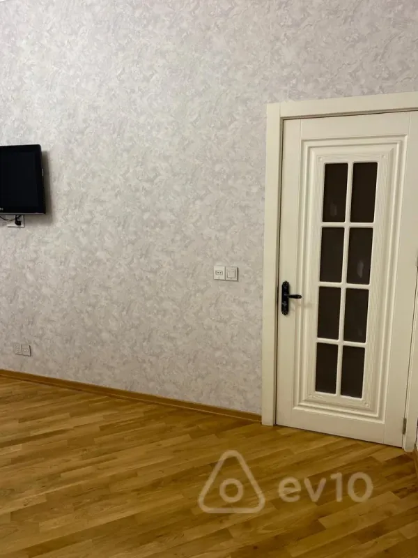 Kirayə verilir 2 otaqlı yeni tikili 70 m²