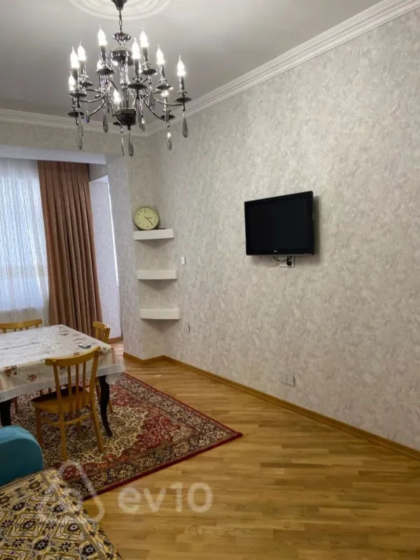 Kirayə verilir 2 otaqlı yeni tikili 70 m²
