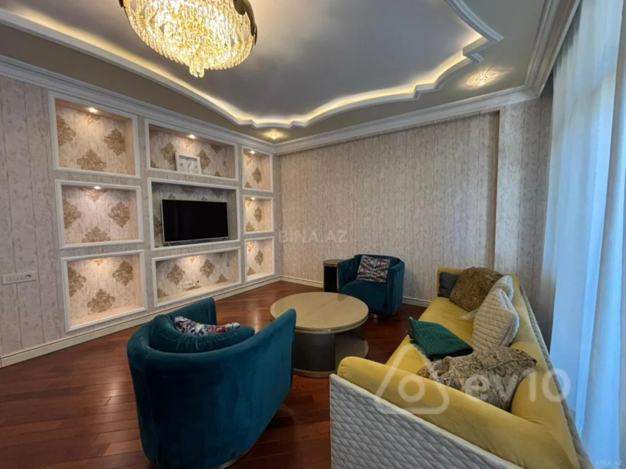 Kirayə verilir 3 otaqlı yeni tikili 136 m²