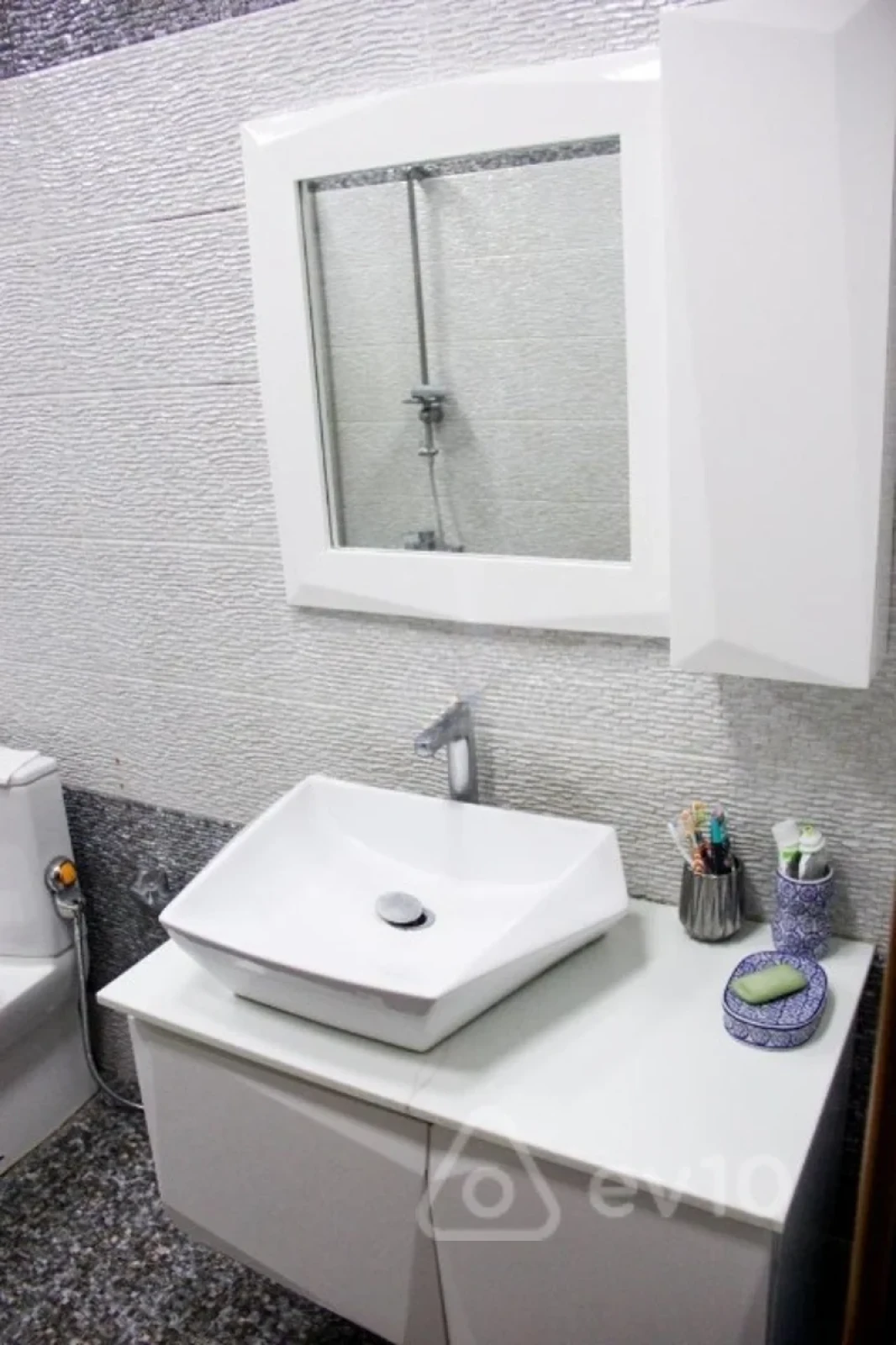 Kirayə verilir 3 otaqlı yeni tikili 155 m²