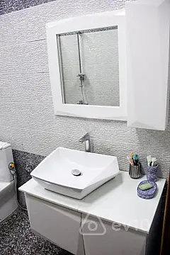 Kirayə verilir 3 otaqlı yeni tikili 155 m²