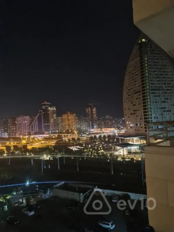 Kirayə verilir 3 otaqlı yeni tikili 155 m²