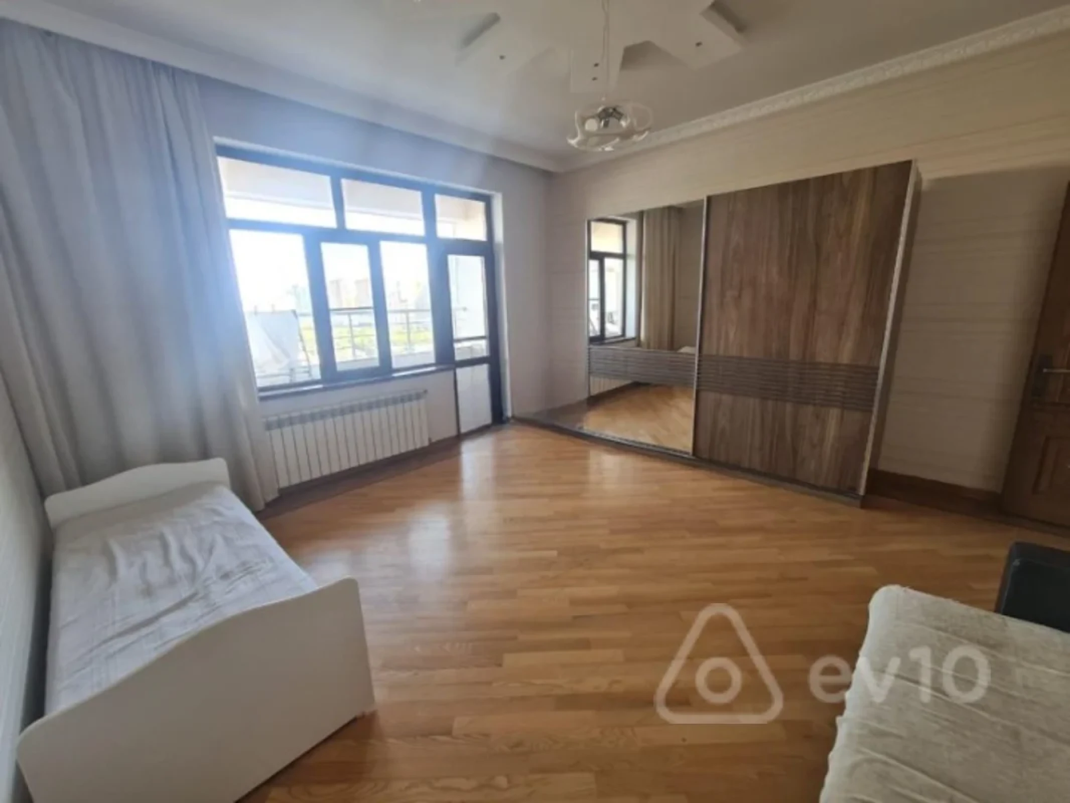 Kirayə verilir 3 otaqlı yeni tikili 155 m²