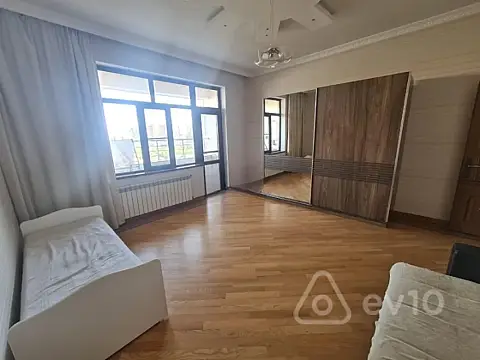 Kirayə verilir 3 otaqlı yeni tikili 155 m²