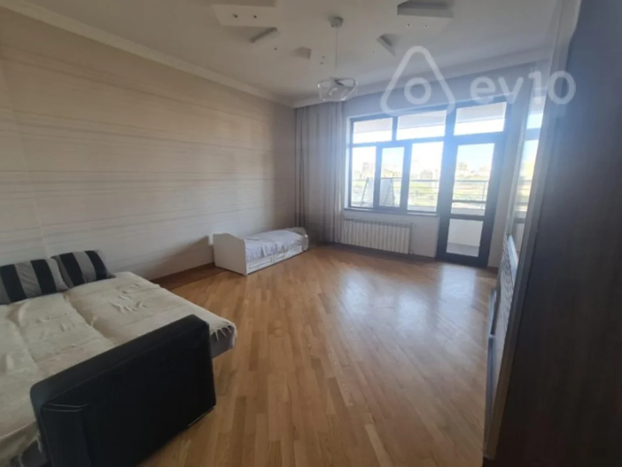 Kirayə verilir 3 otaqlı yeni tikili 155 m²