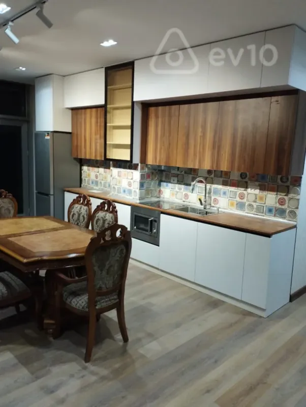 Kirayə verilir 3 otaqlı ofis 160 m²