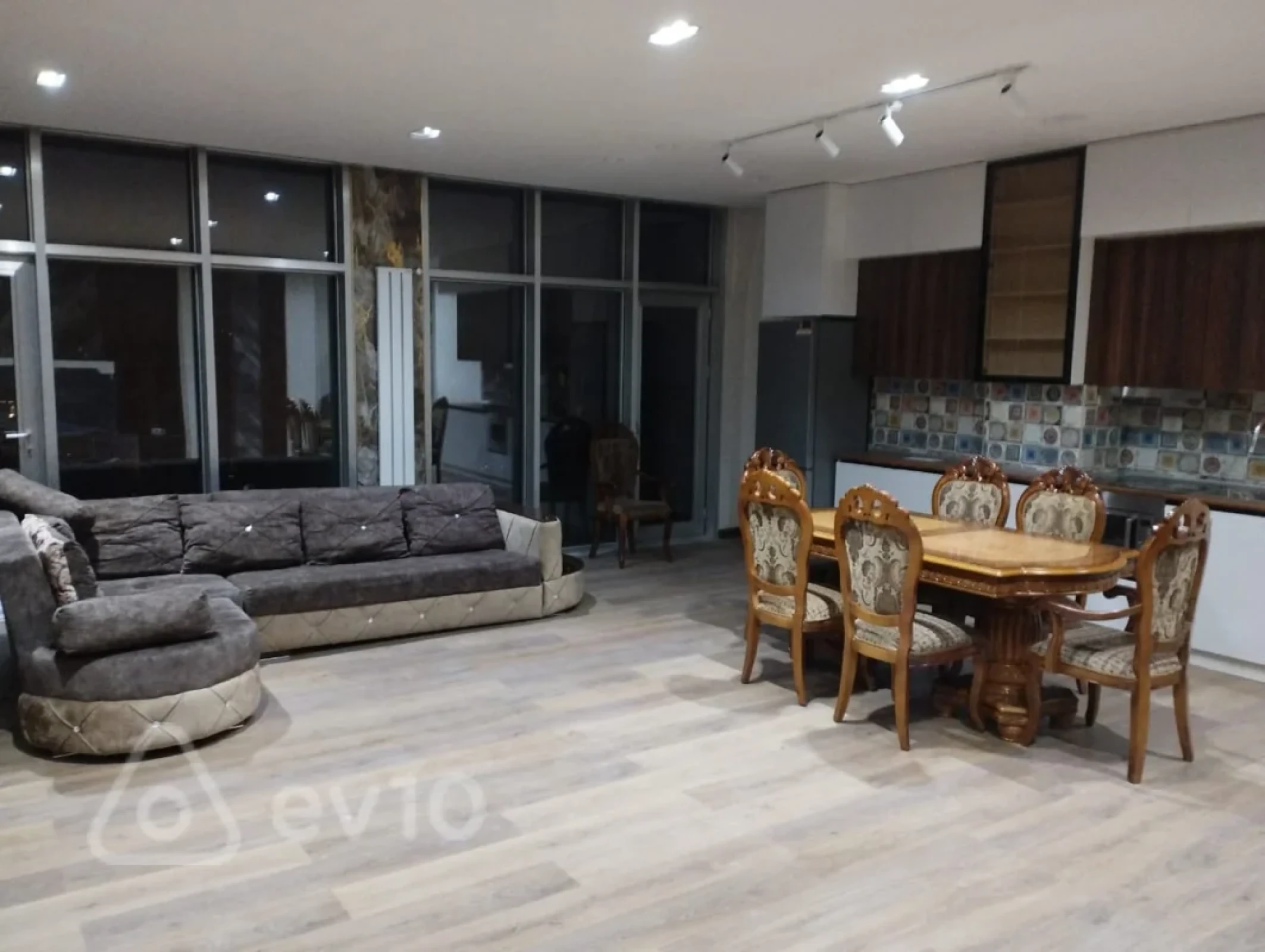 Kirayə verilir 3 otaqlı ofis 160 m²