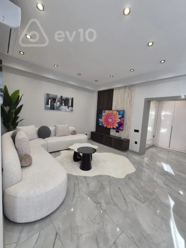 Kirayə verilir 3 otaqlı yeni tikili 130 m²