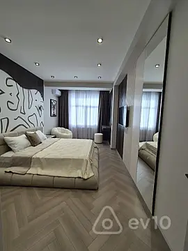 Kirayə verilir 3 otaqlı yeni tikili 130 m²