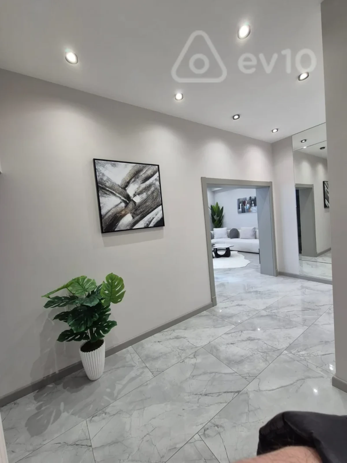 Kirayə verilir 3 otaqlı yeni tikili 130 m²