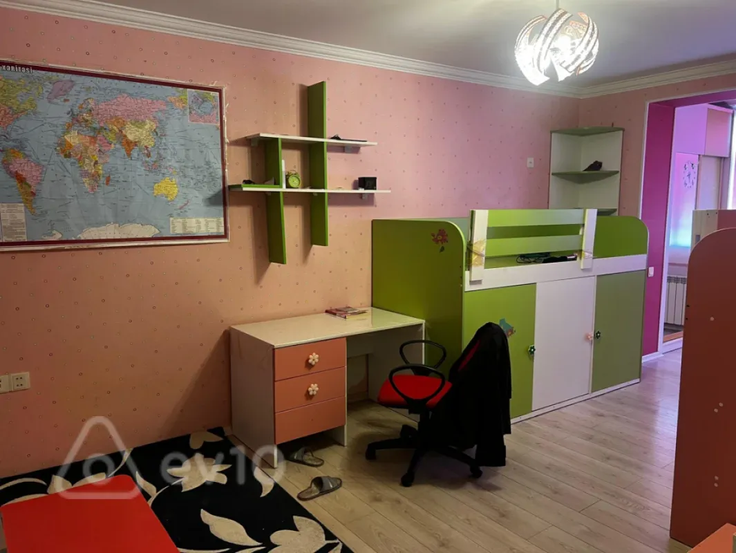 Kirayə verilir 3 otaqlı köhnə tikili 80 m²