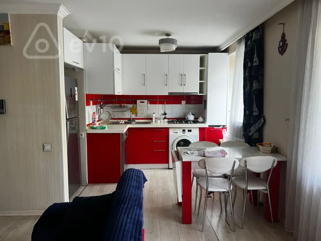 Kirayə verilir 3 otaqlı köhnə tikili 80 m²