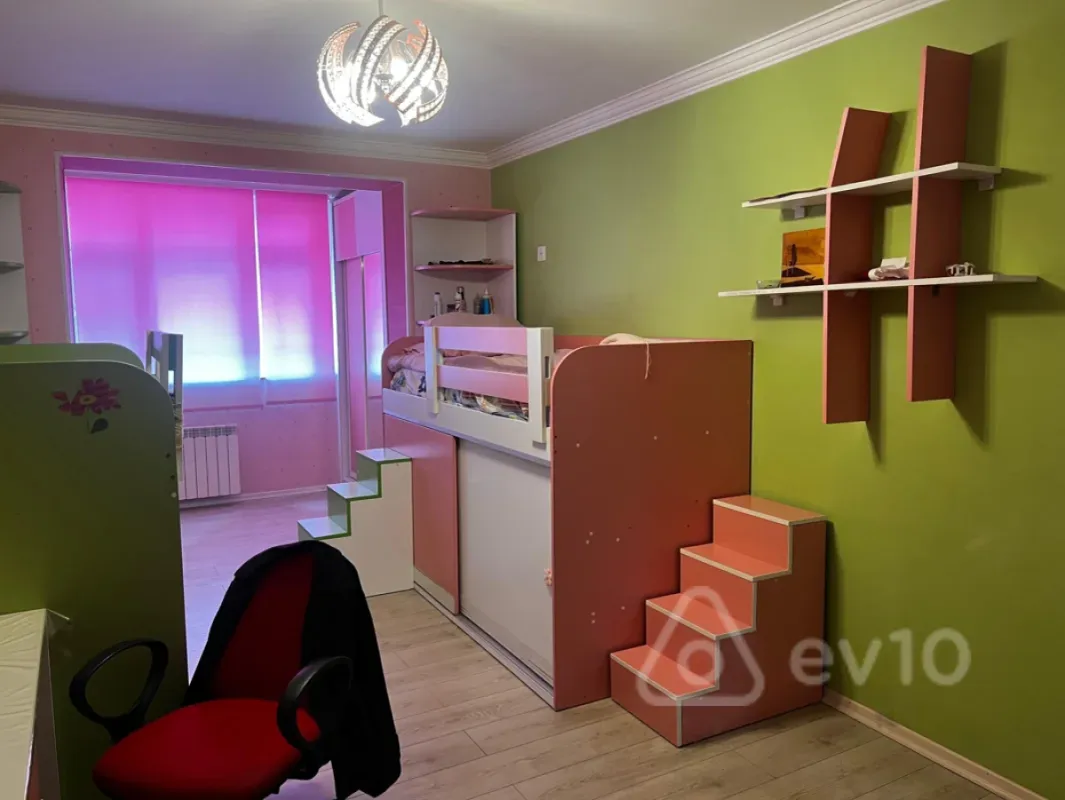 Kirayə verilir 3 otaqlı köhnə tikili 80 m²