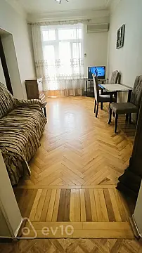 Kirayə verilir 2 otaqlı köhnə tikili 60 m²